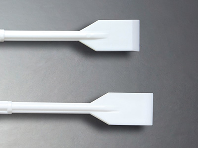 鏟刀成一定斜度，細(xì)胞不易堆積